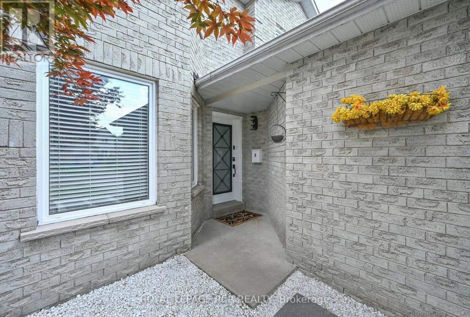 45 FIELDGATE DRIVE — photo 4 of 40