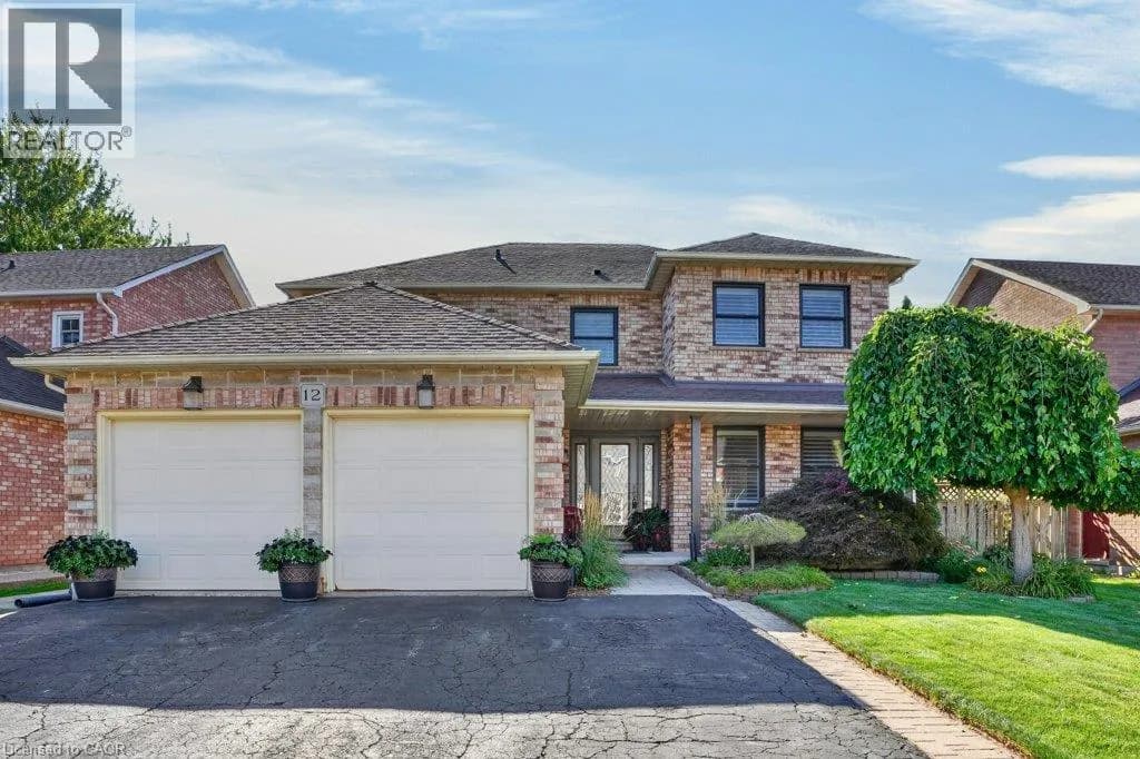 12 BEASLEY Crescent — photo 1 of 44