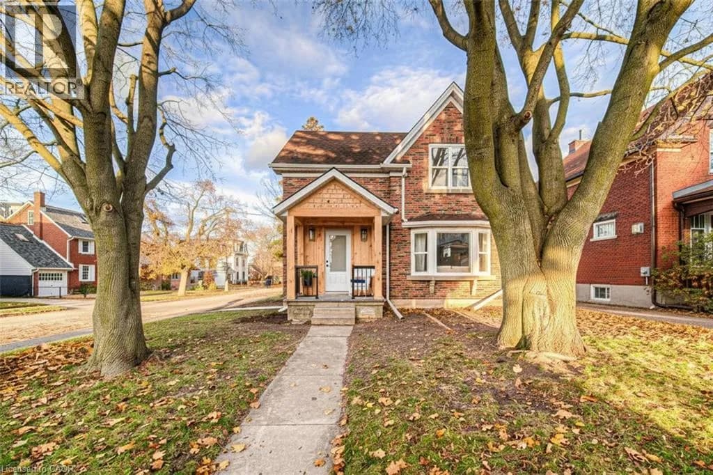 30 DUNBAR Road S — photo 1 of 35
