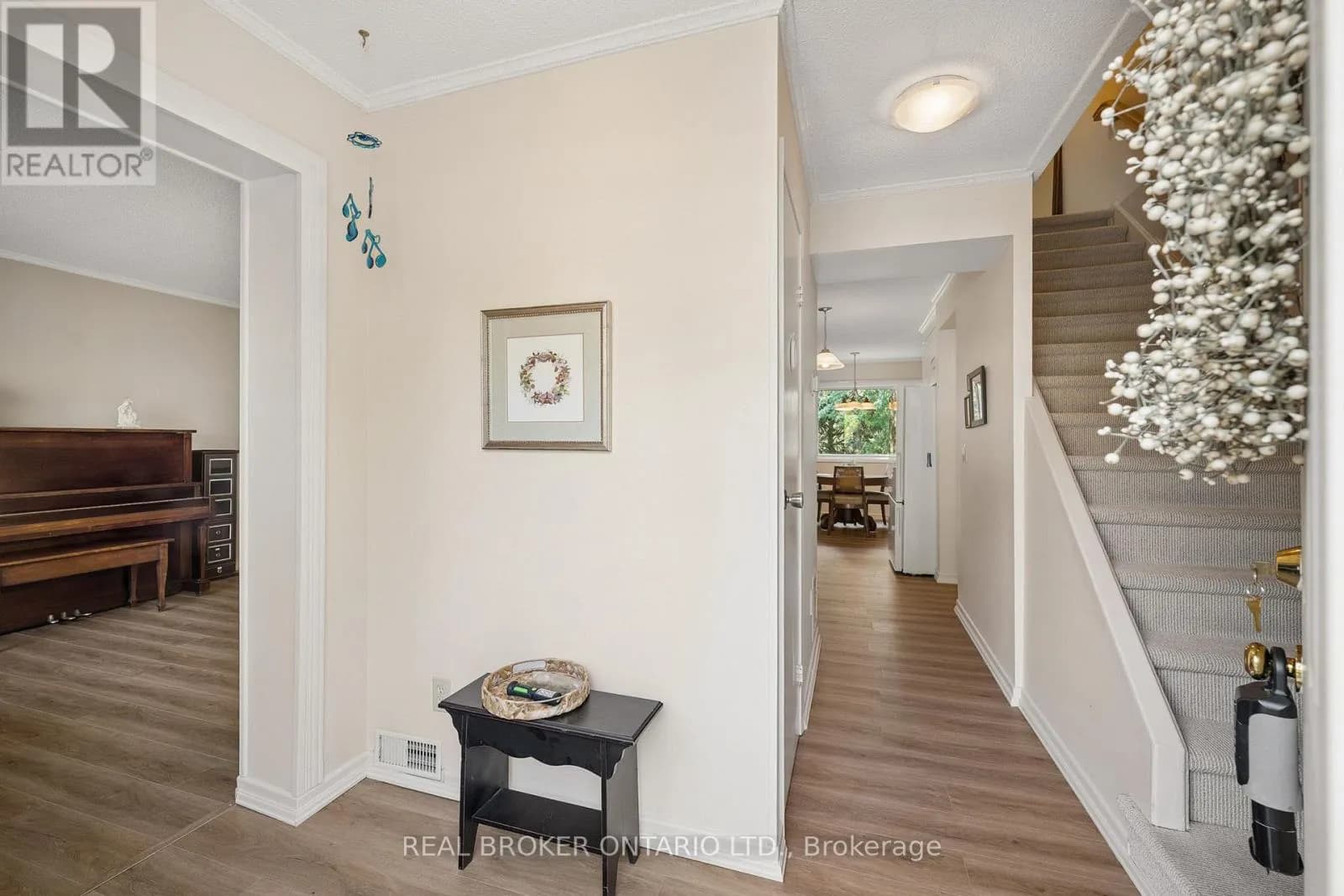 114 - 30 GREEN VALLEY DRIVE — photo 3 of 21