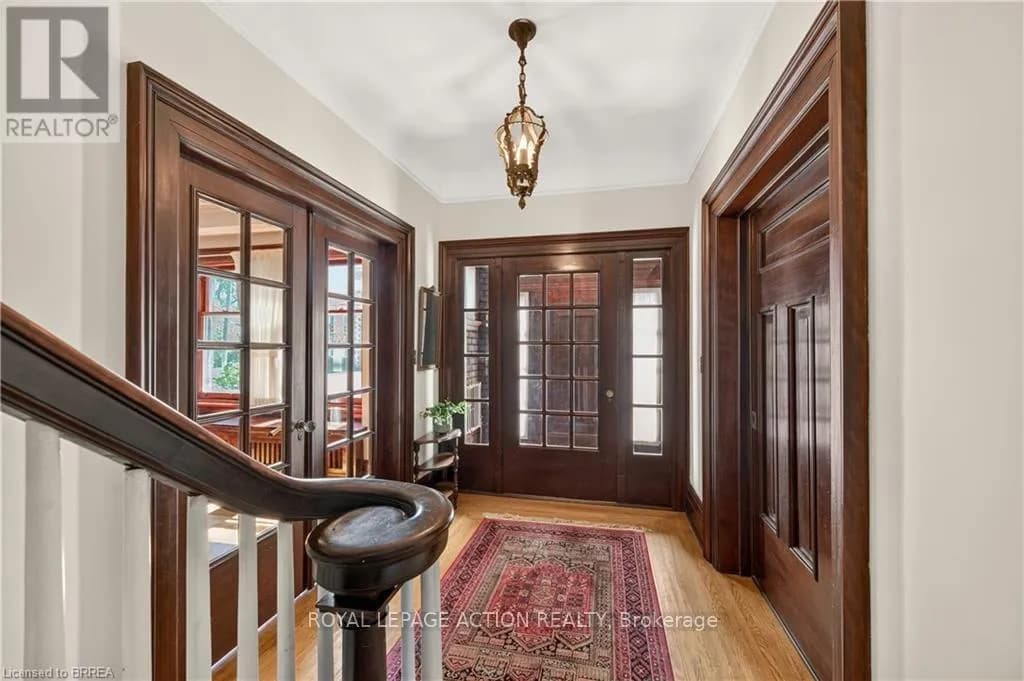 29 LORNE CRESCENT — photo 3 of 50