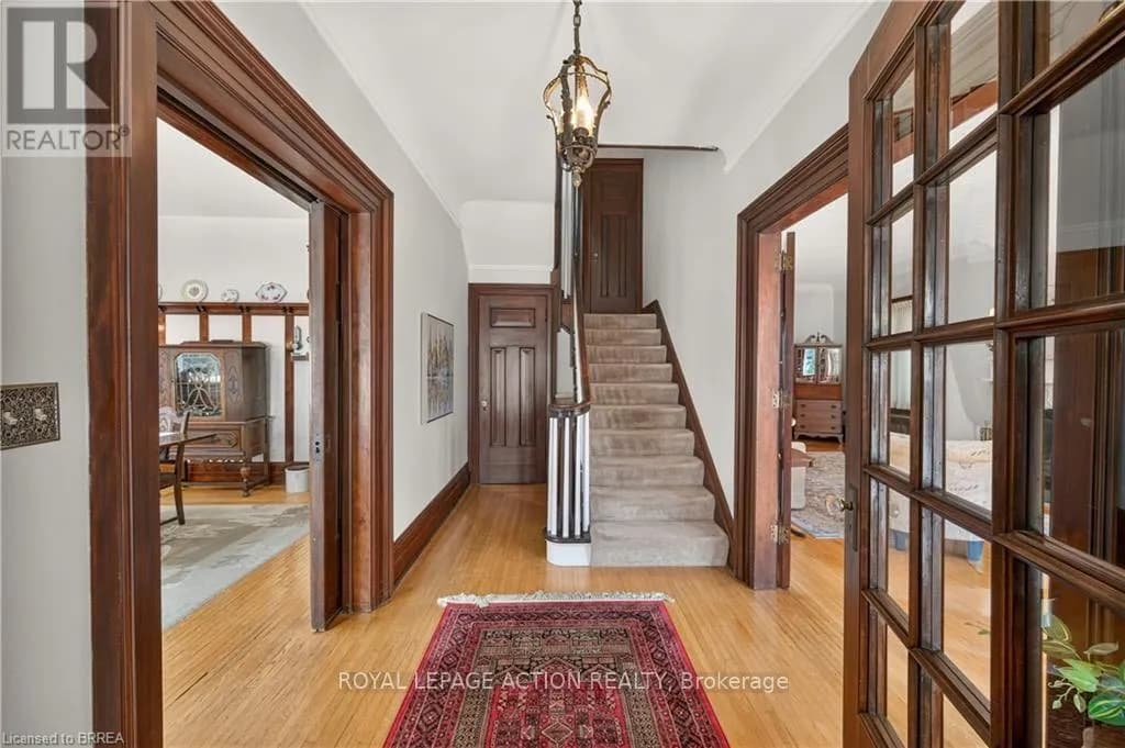 29 LORNE CRESCENT — photo 4 of 50