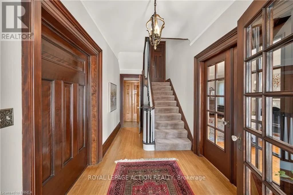 29 LORNE CRESCENT — photo 5 of 50