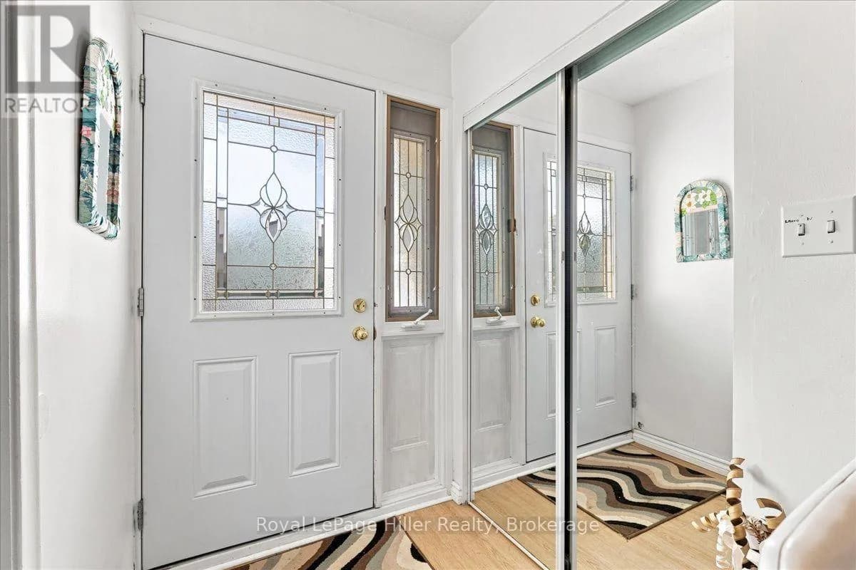 66 ELGIN CRESCENT — photo 4 of 39