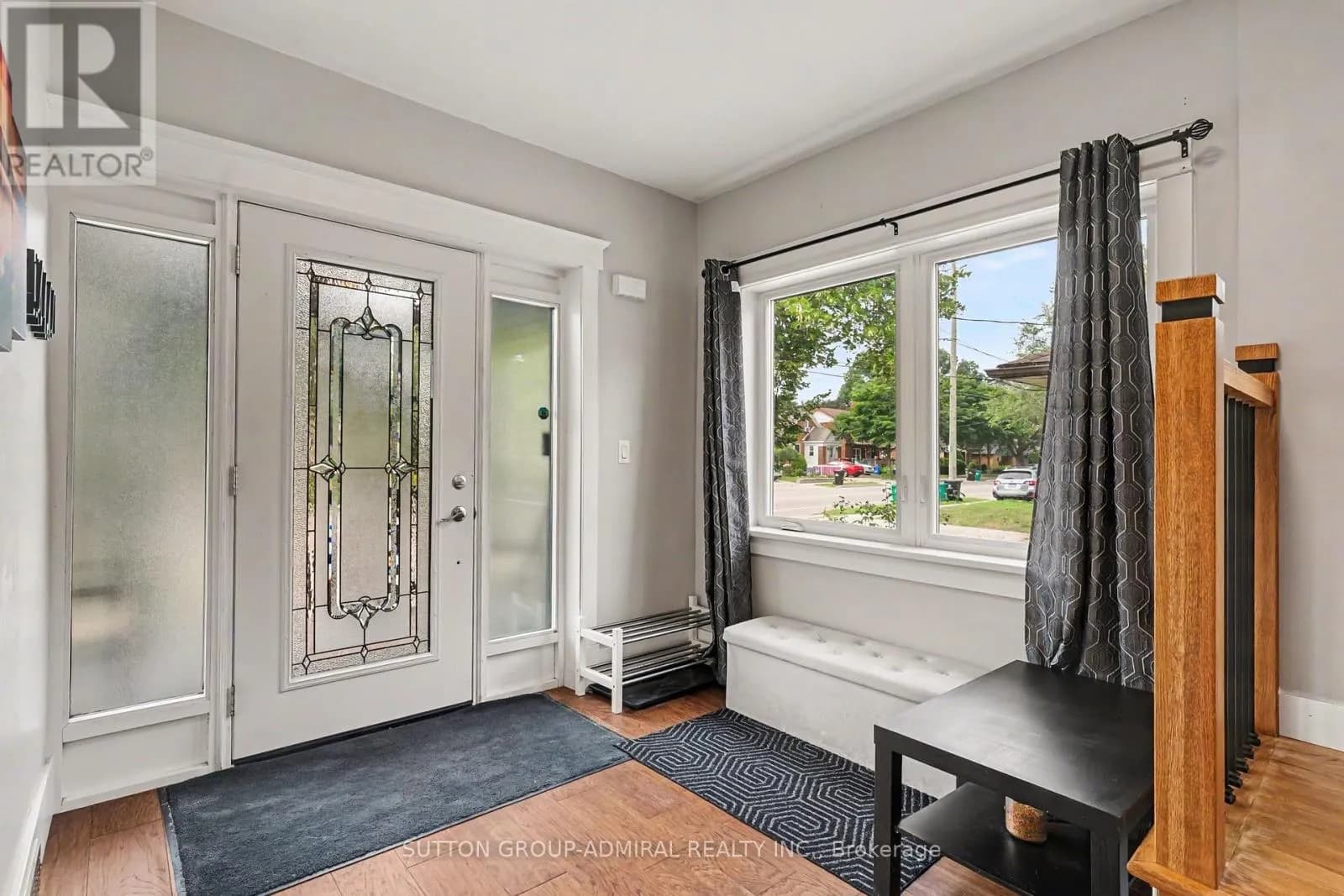 406 STIRLING AVENUE S — photo 2 of 28
