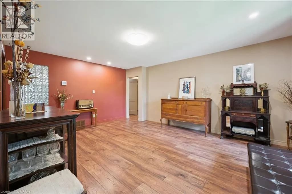 410 AVENUE Road — photo 5 of 50