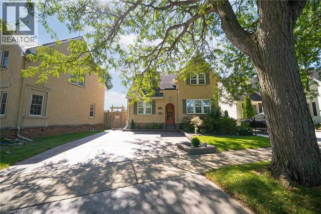 48 LINCOLN Avenue — photo 1 of 50