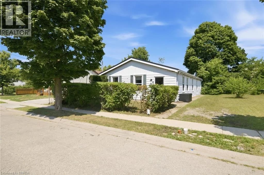 8 RUSSELL Street — photo 1 of 27