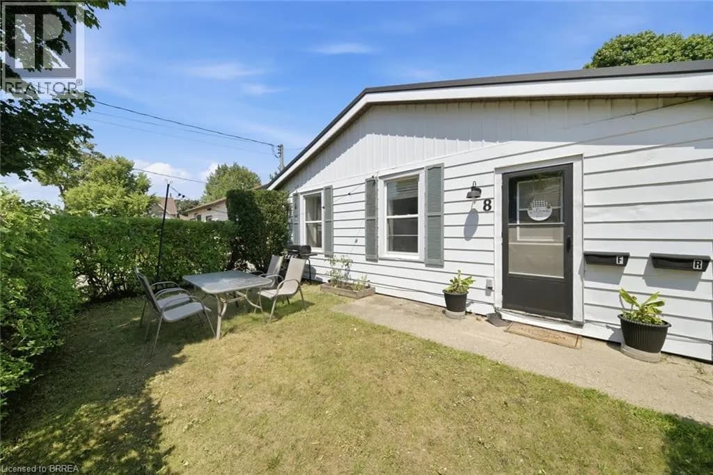 8 RUSSELL Street — photo 2 of 27
