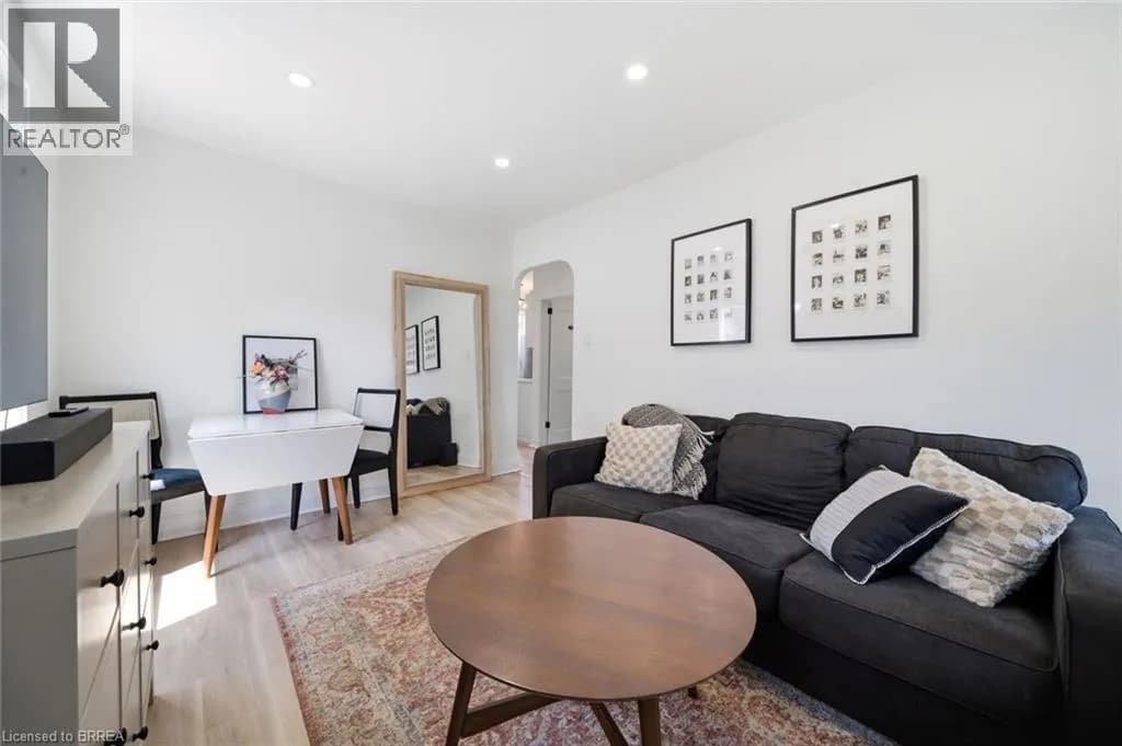 8 RUSSELL Street — photo 3 of 27