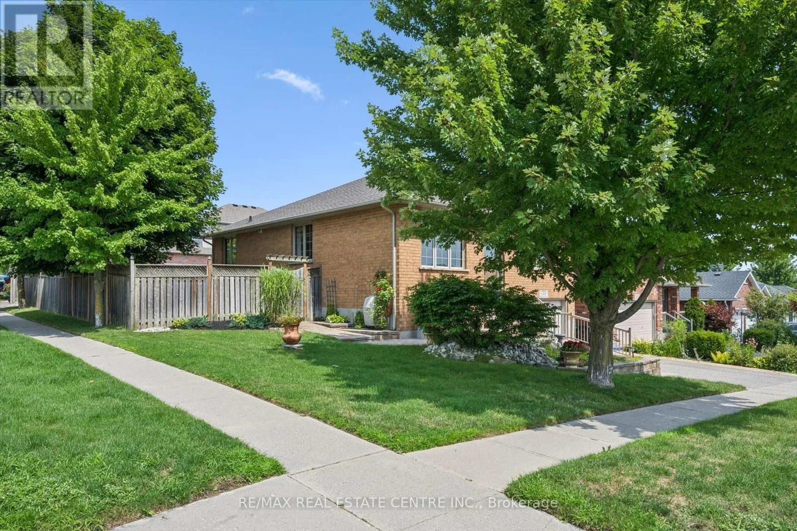 139 ATTWOOD DRIVE — photo 5 of 47