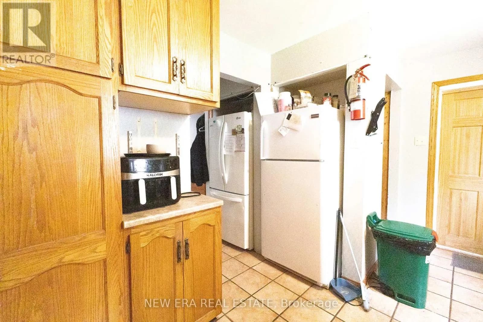 58 AMHERST DRIVE — photo 2 of 25