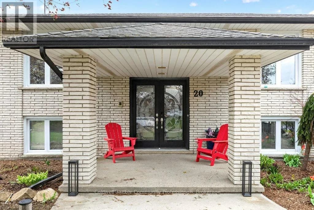 20 HARTFIELD DRIVE — photo 3 of 50
