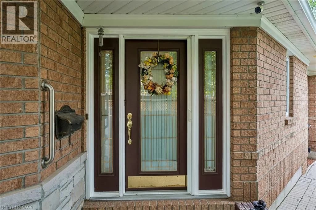 152 DUFFERIN Avenue Unit# 8 — photo 5 of 49