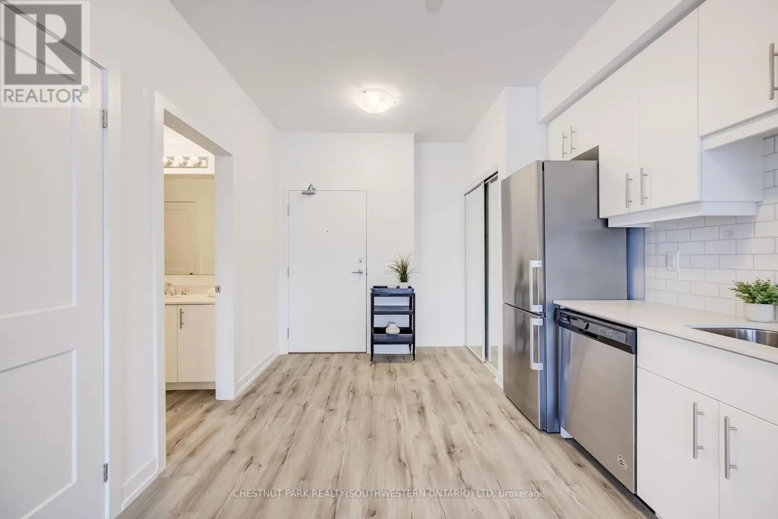510 - 247 NORTHFIELD DRIVE E — photo 5 of 39