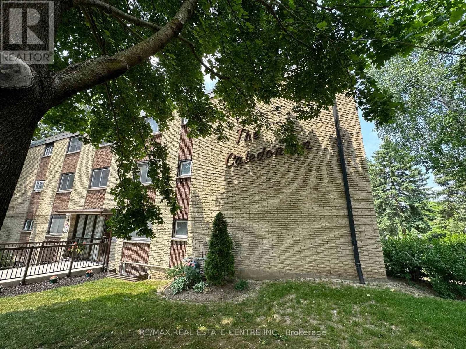 301 - 944 CALEDONIAN VIEW — photo 2 of 28
