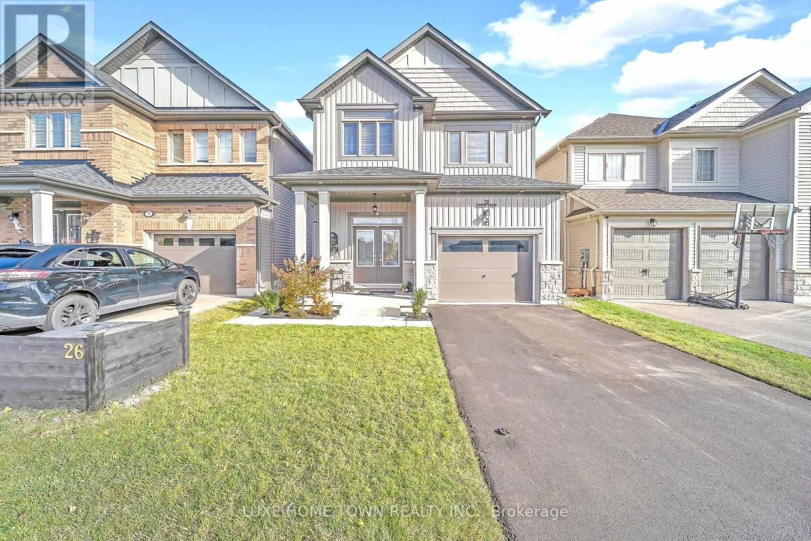 26 GIBBS WAY N — photo 1 of 47