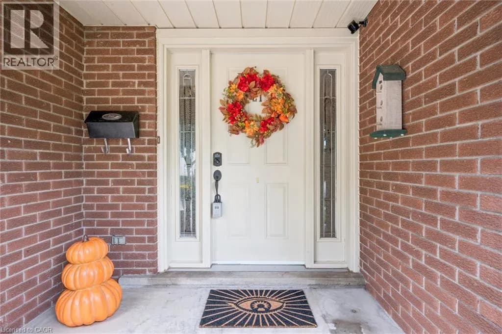 21 COLEBROOK Court — photo 4 of 48