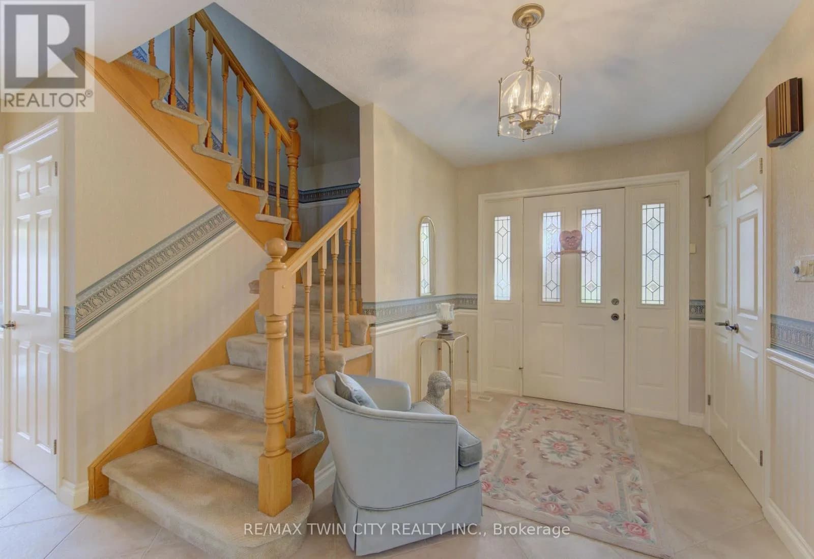 298 ROXTON DRIVE — photo 3 of 38