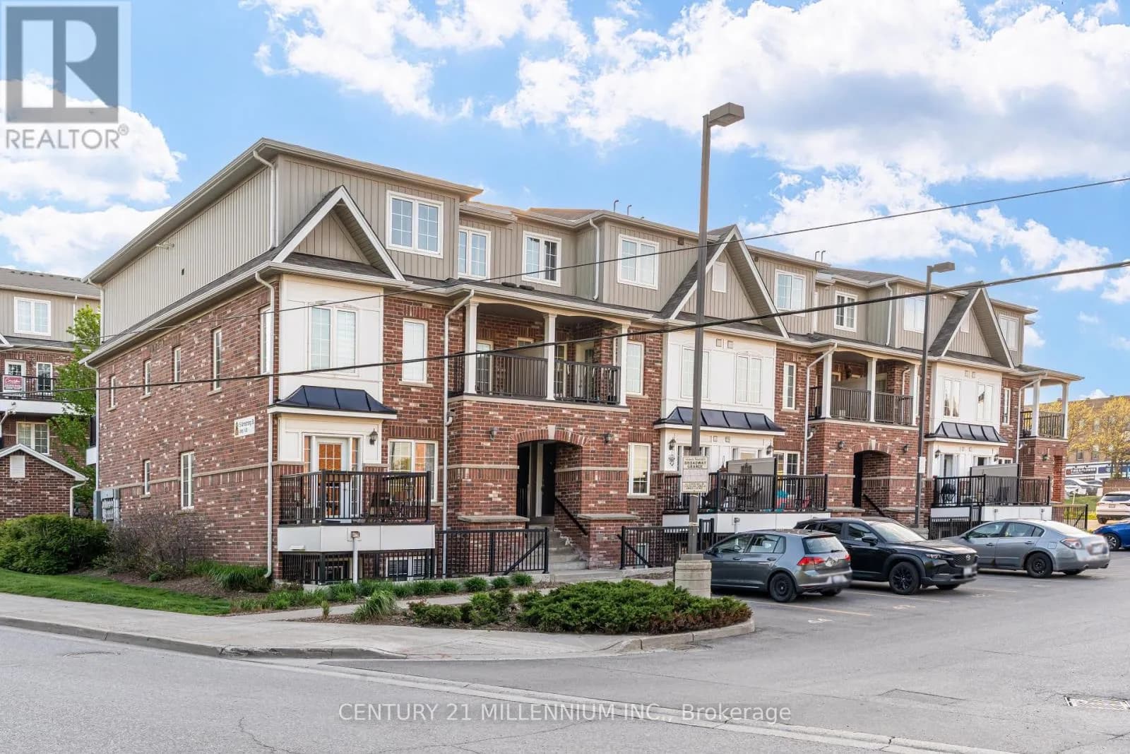 9 - 5 ARMSTRONG STREET — photo 4 of 37