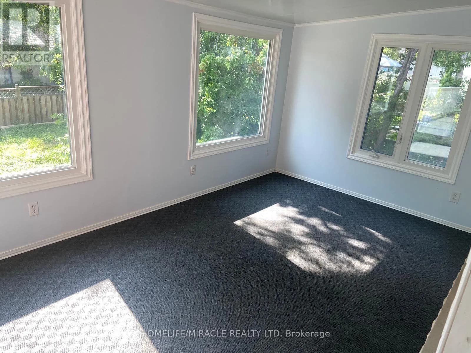 25 THORNRIDGE CRESCENT — photo 2 of 48