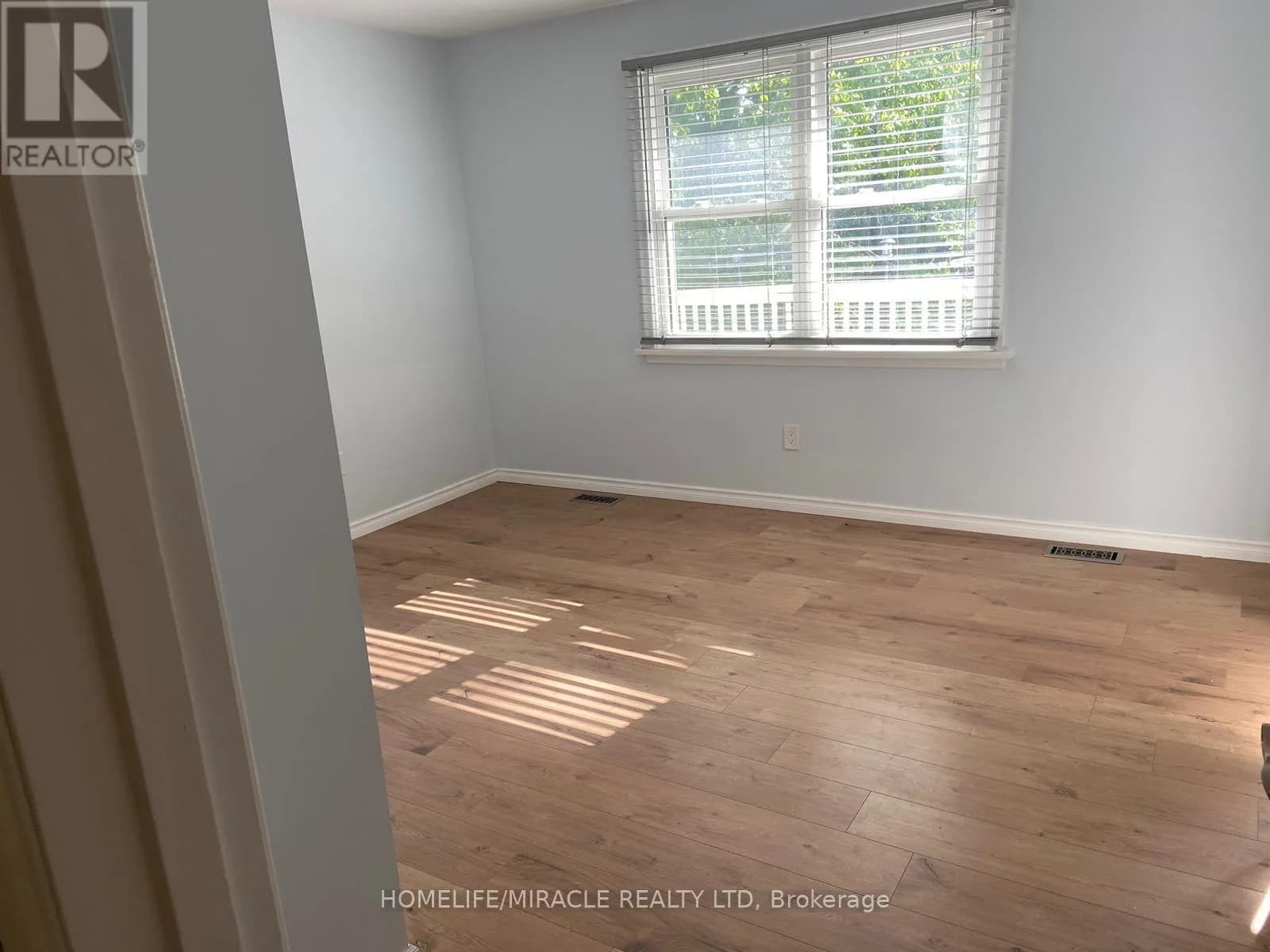 25 THORNRIDGE CRESCENT — photo 4 of 48