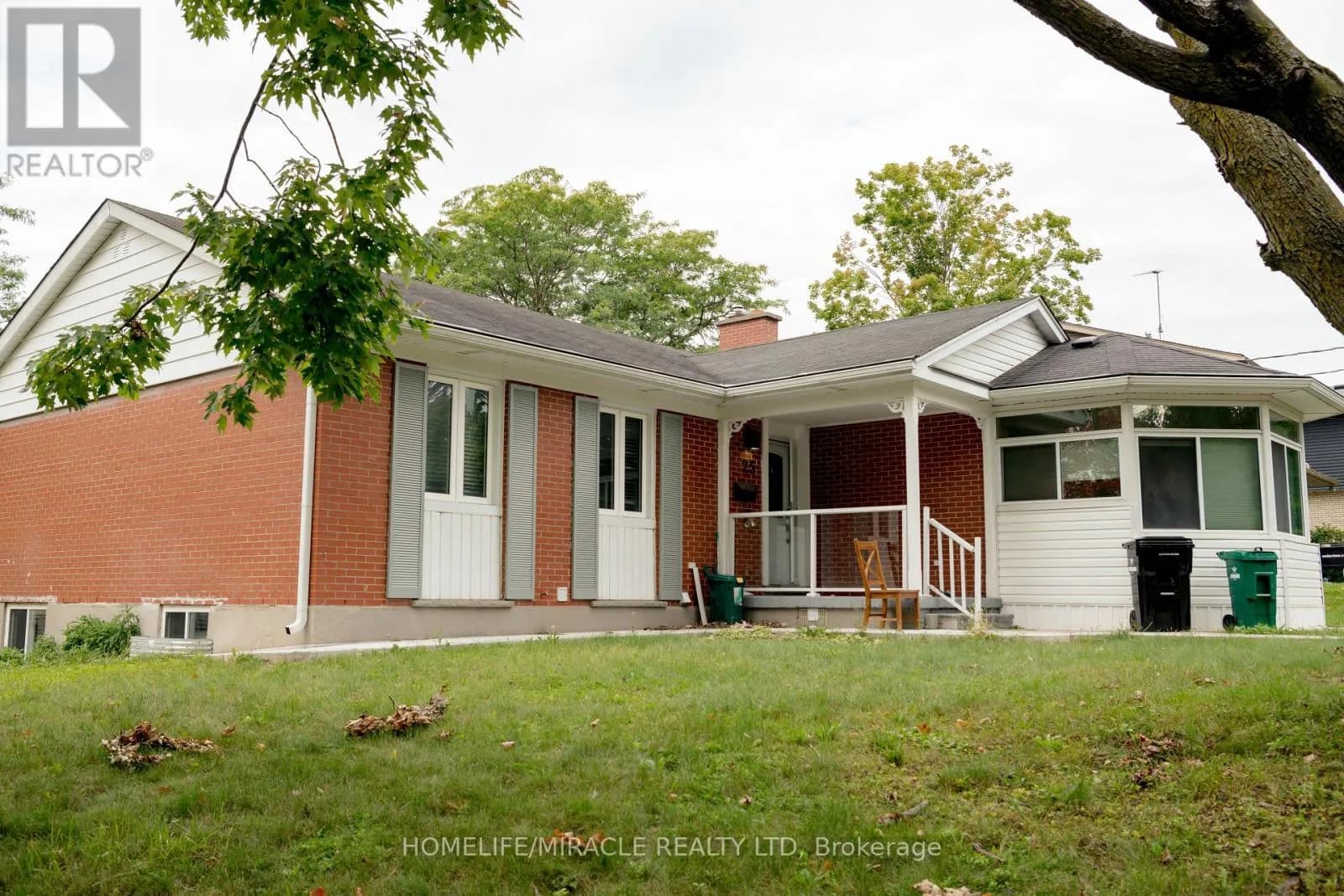 25 THORNRIDGE CRESCENT — photo 5 of 48