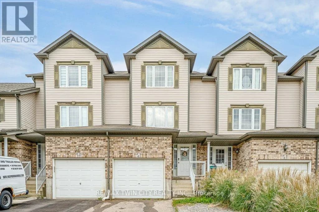 41 MADELEINE STREET — photo 1 of 31