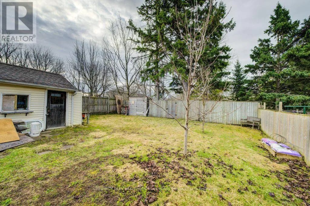 135 STIRLING AVENUE — photo 4 of 8