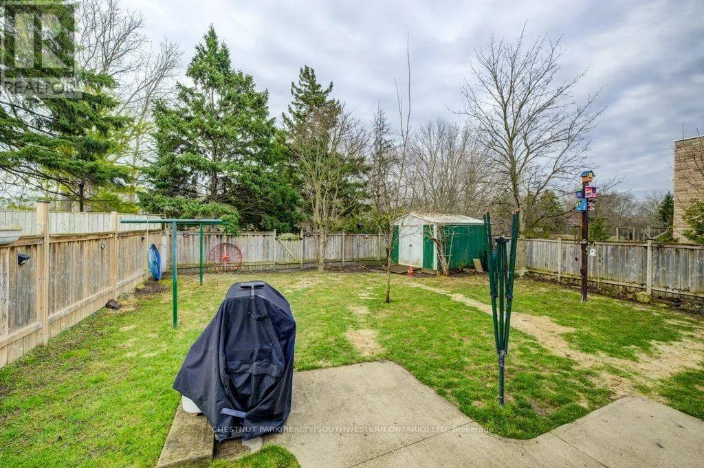 139 STIRLING AVENUE — photo 3 of 7