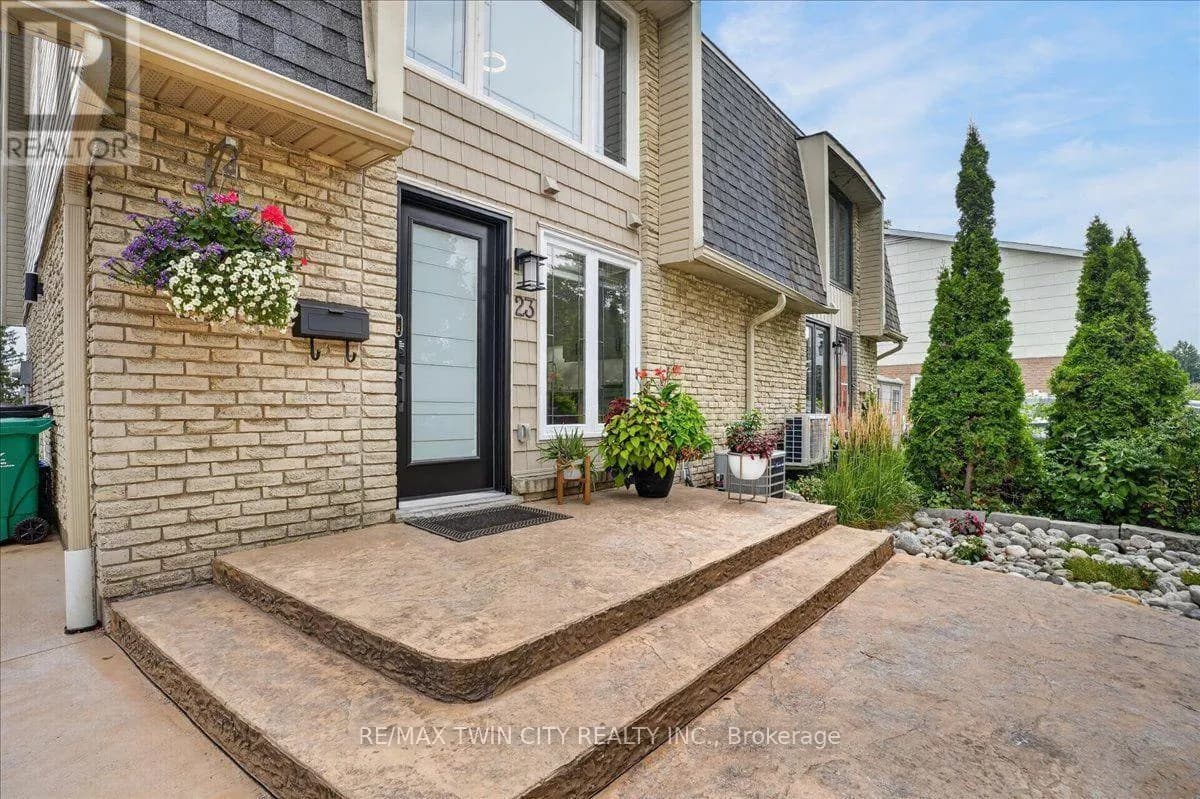 23 BRIAR KNOLL DRIVE — photo 4 of 50
