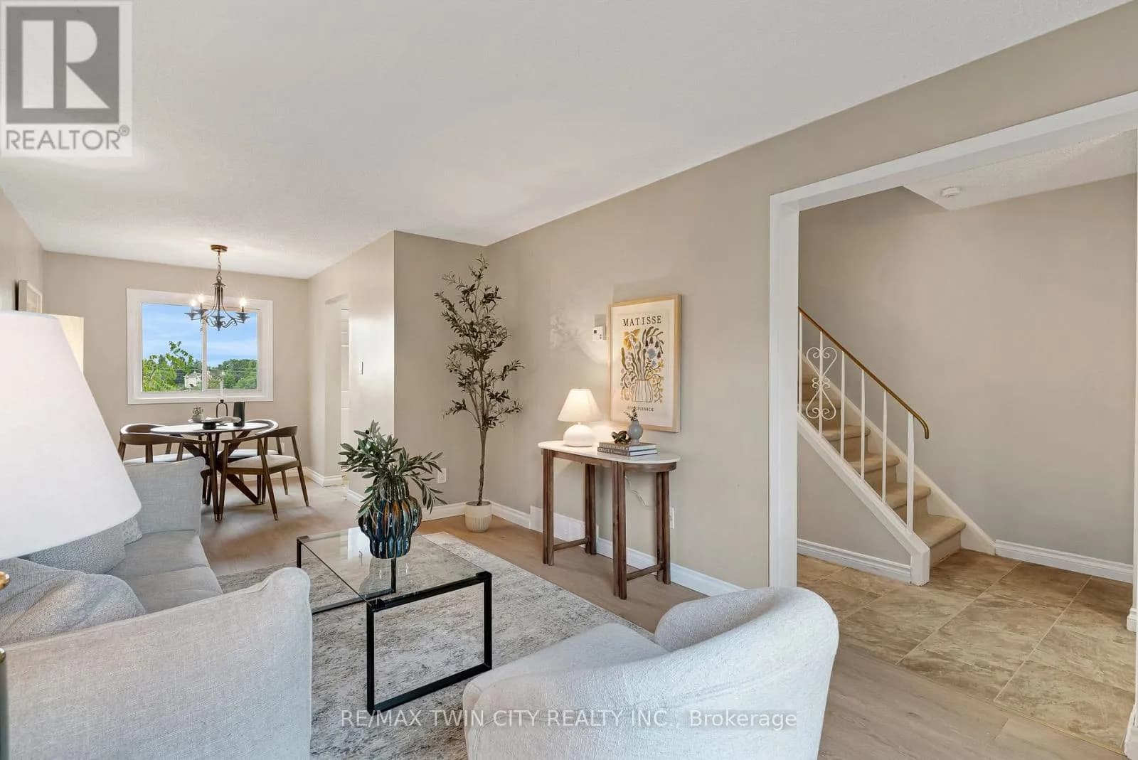 23 - 25 UPPER CANADA DRIVE — photo 3 of 29