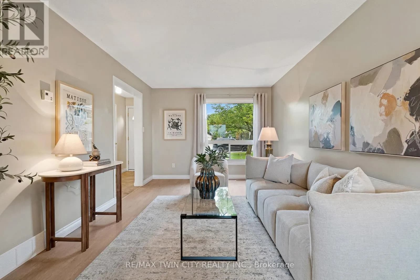 23 - 25 UPPER CANADA DRIVE — photo 4 of 29