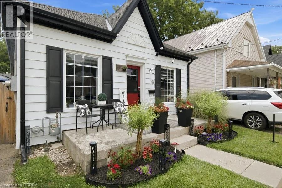 11 ESTHER Street — photo 4 of 36