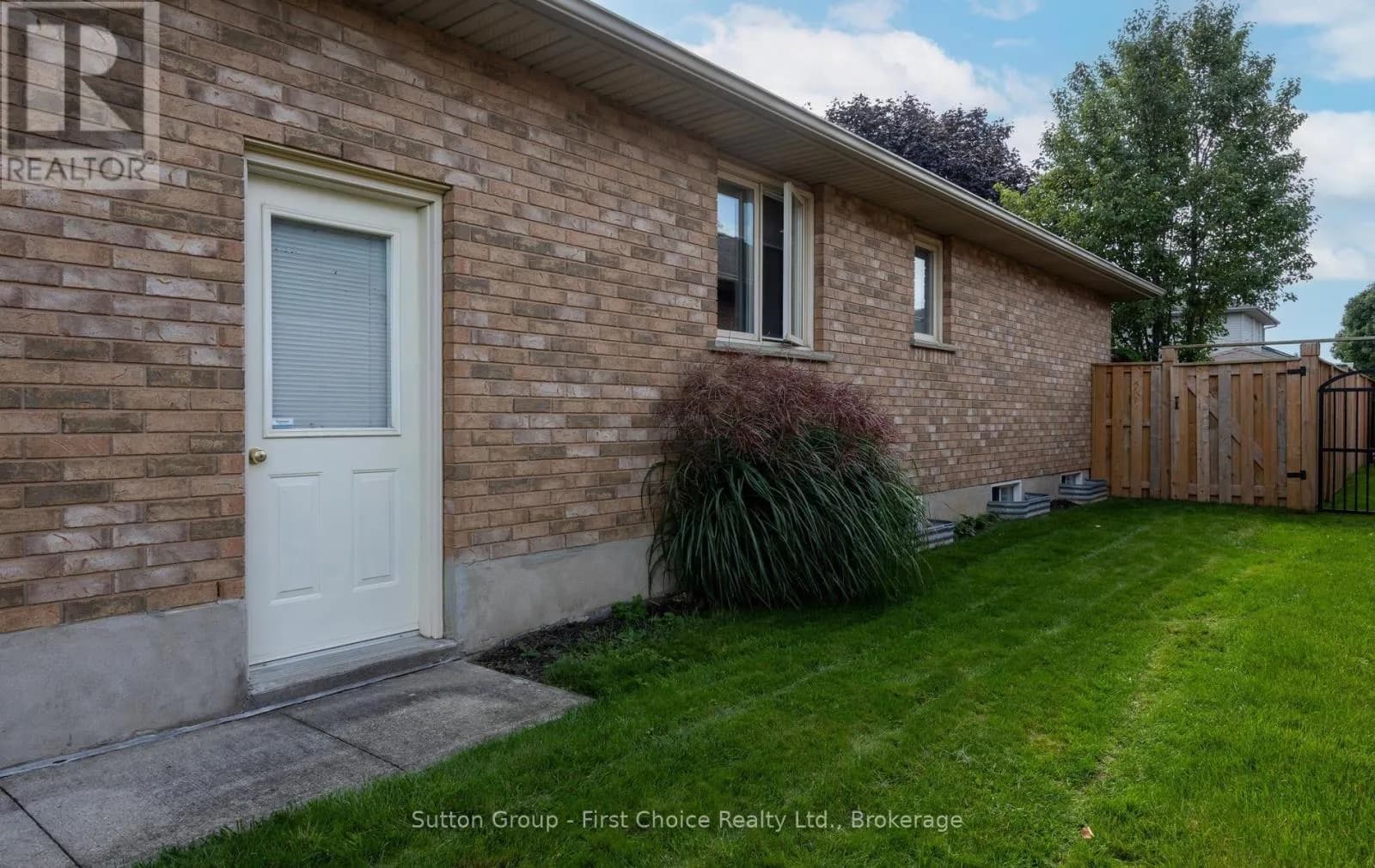 259 BRIARHILL DRIVE — photo 4 of 41