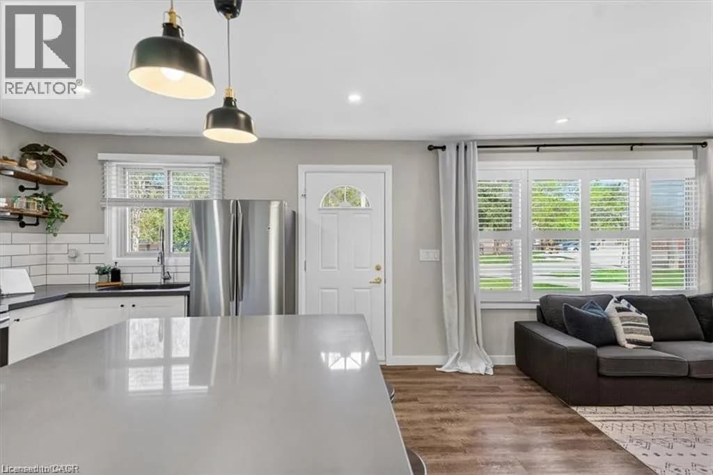 35 WEICHEL Street — photo 4 of 44