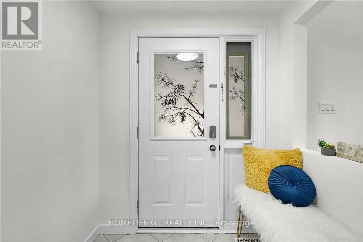 19 MILTON AVENUE W — photo 2 of 42