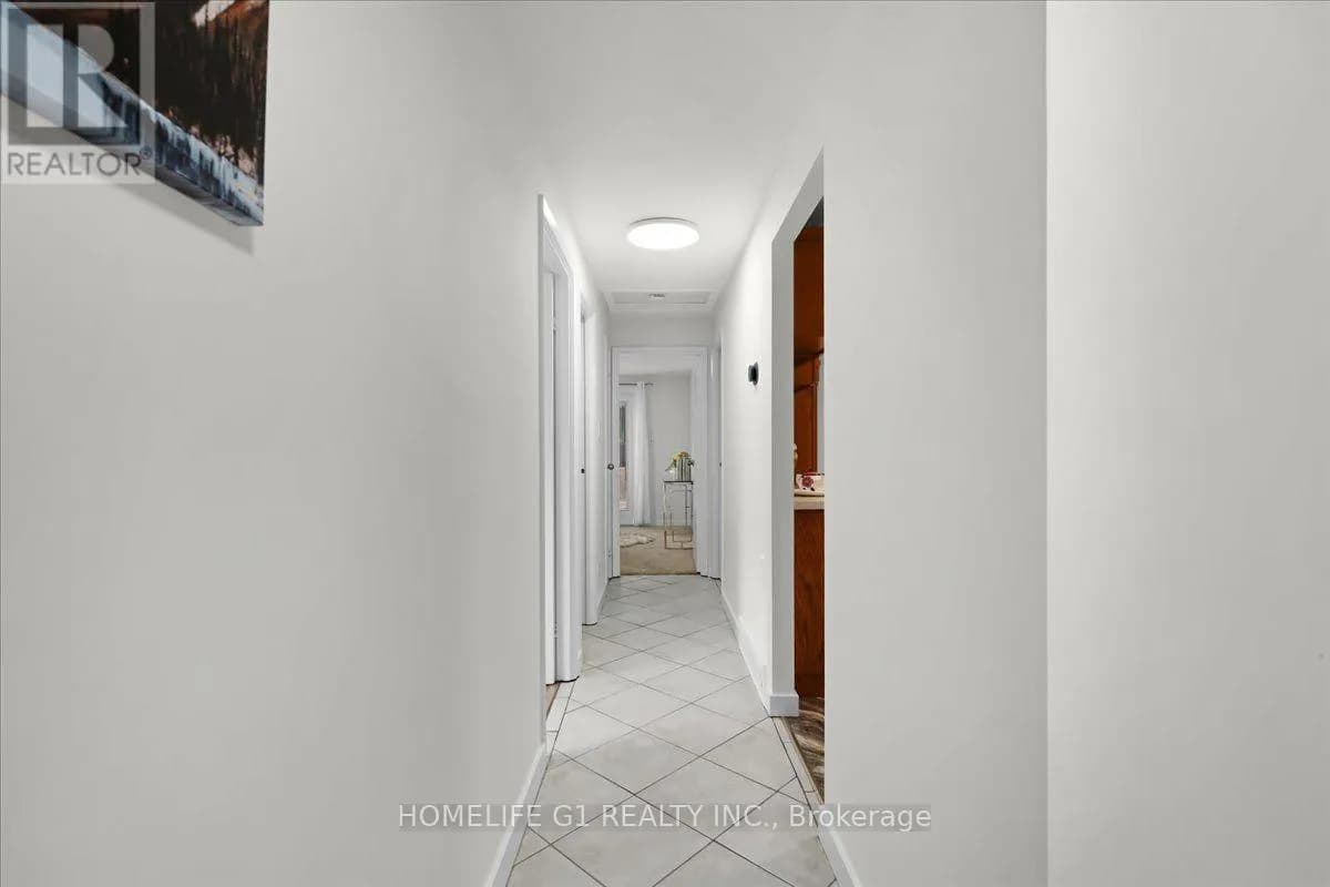 19 MILTON AVENUE W — photo 3 of 42