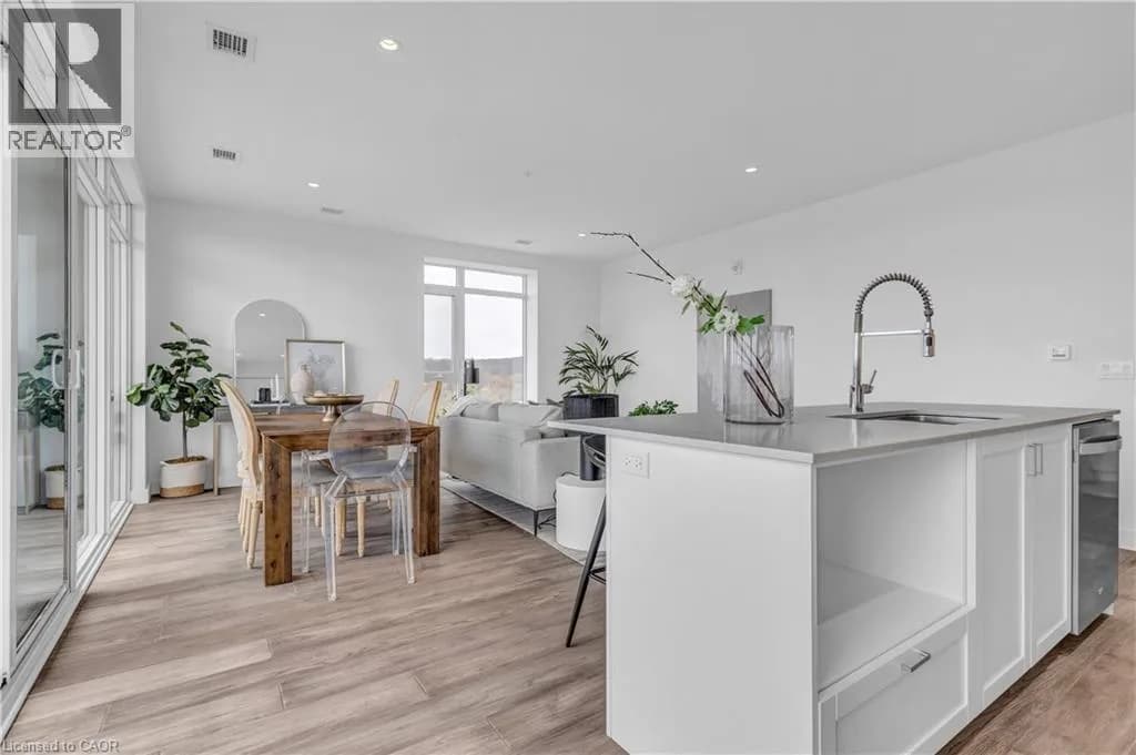 15 GLEBE Street Unit# 1414 — photo 4 of 35