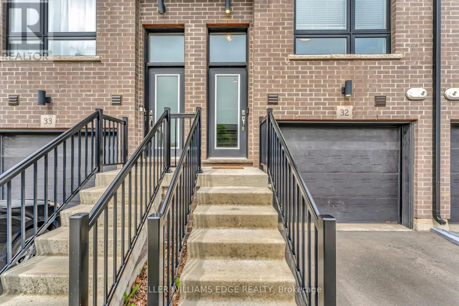 32 - 720 GREY STREET — photo 3 of 32