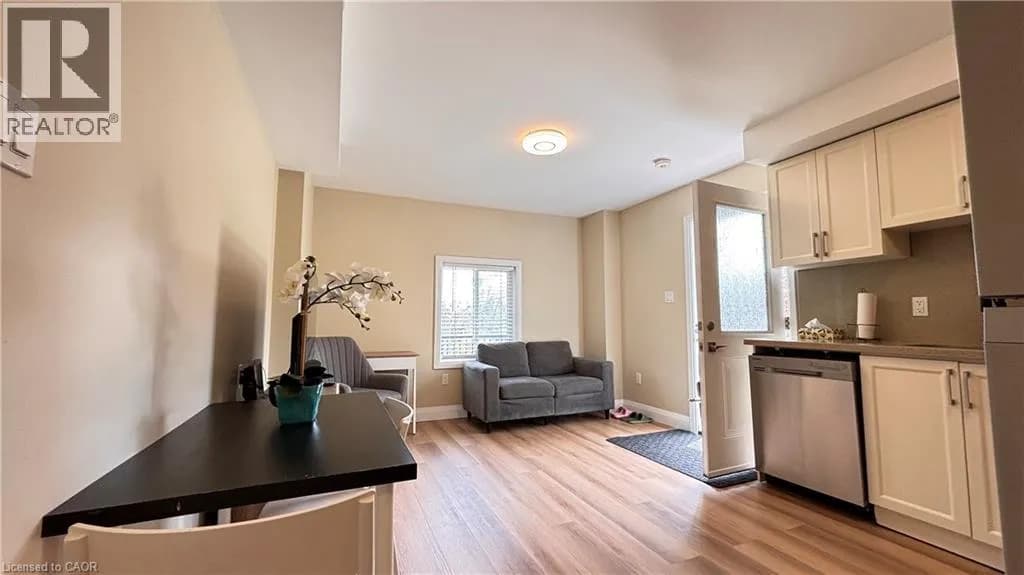 122 COURTLAND Avenue E Unit# 1 — photo 3 of 12