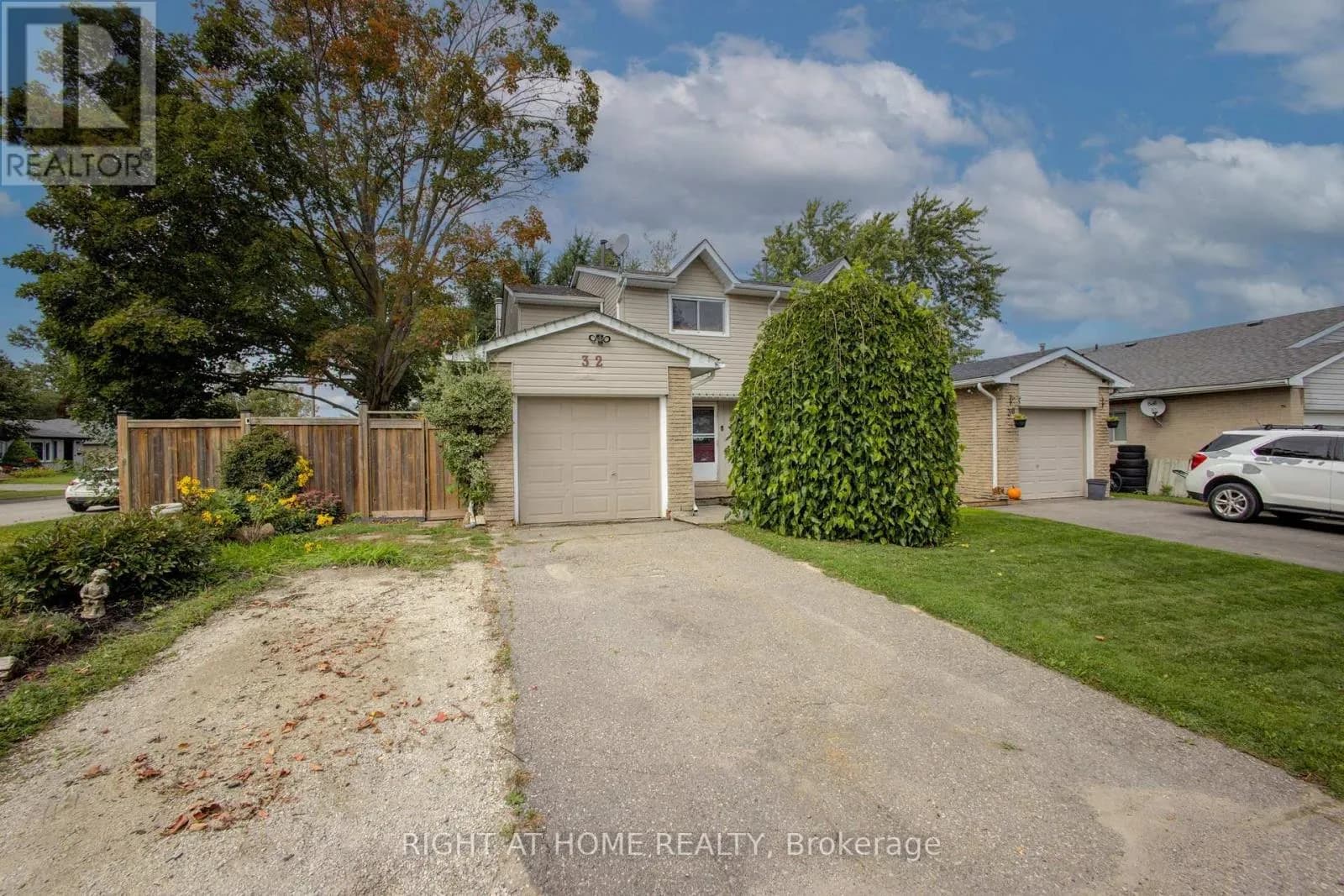 32 FELTRE AVENUE — photo 1 of 28