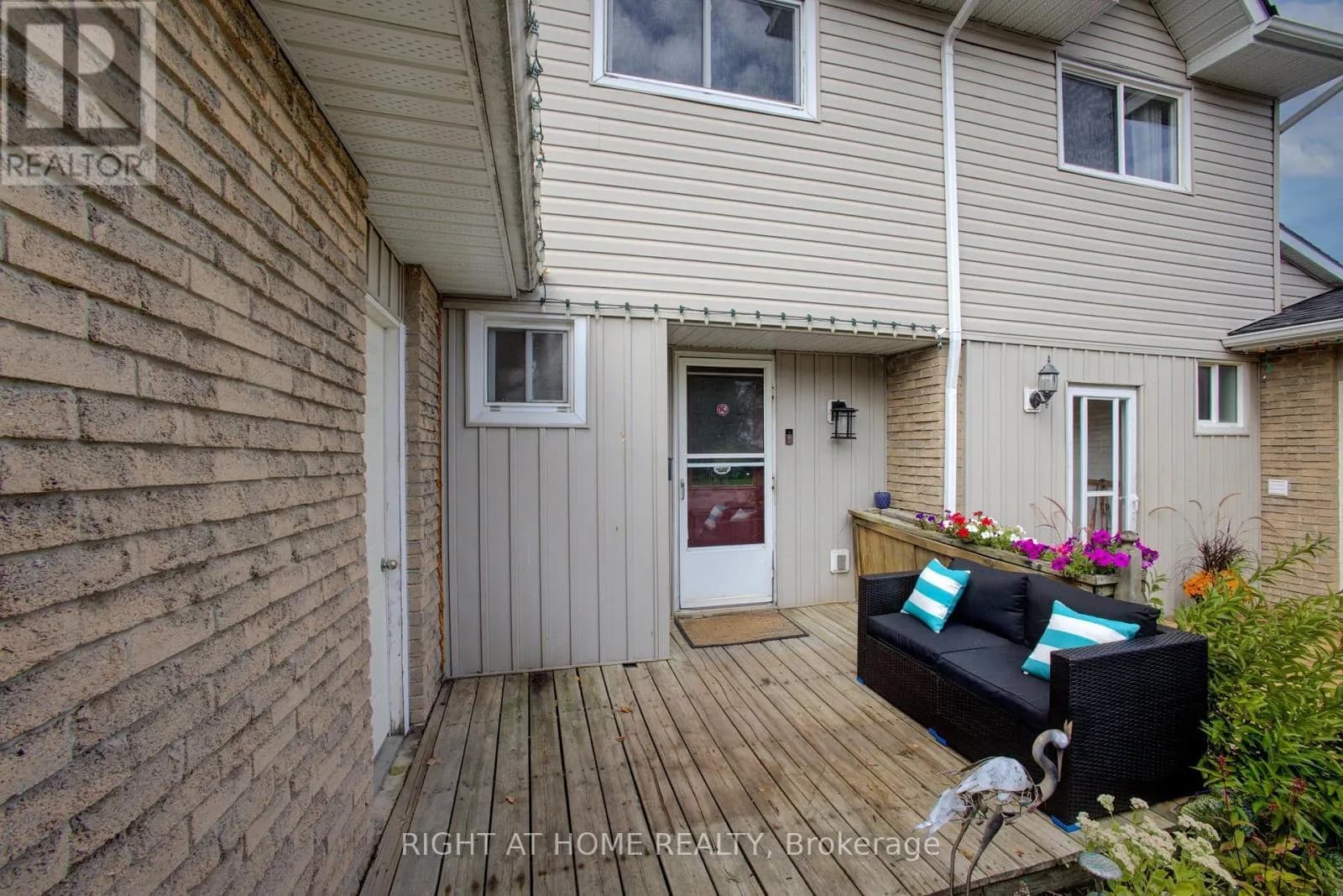 32 FELTRE AVENUE — photo 2 of 28