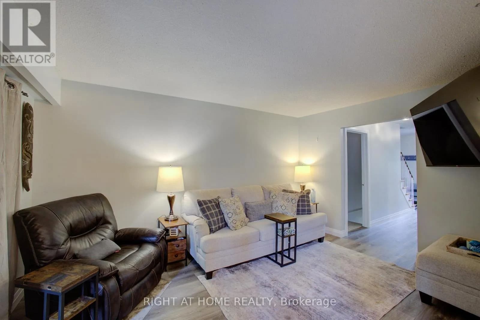 32 FELTRE AVENUE — photo 4 of 28