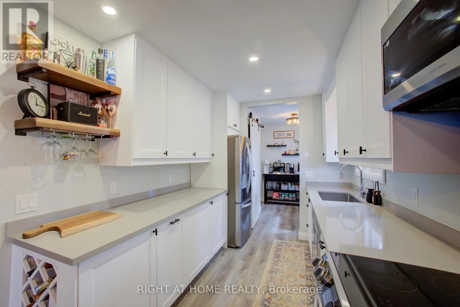 32 FELTRE AVENUE — photo 5 of 28
