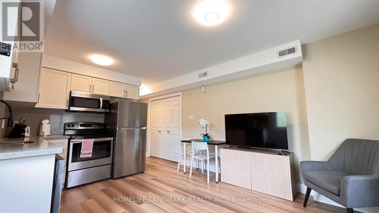 1 - 122 COURTLAND AVENUE E — photo 5 of 12