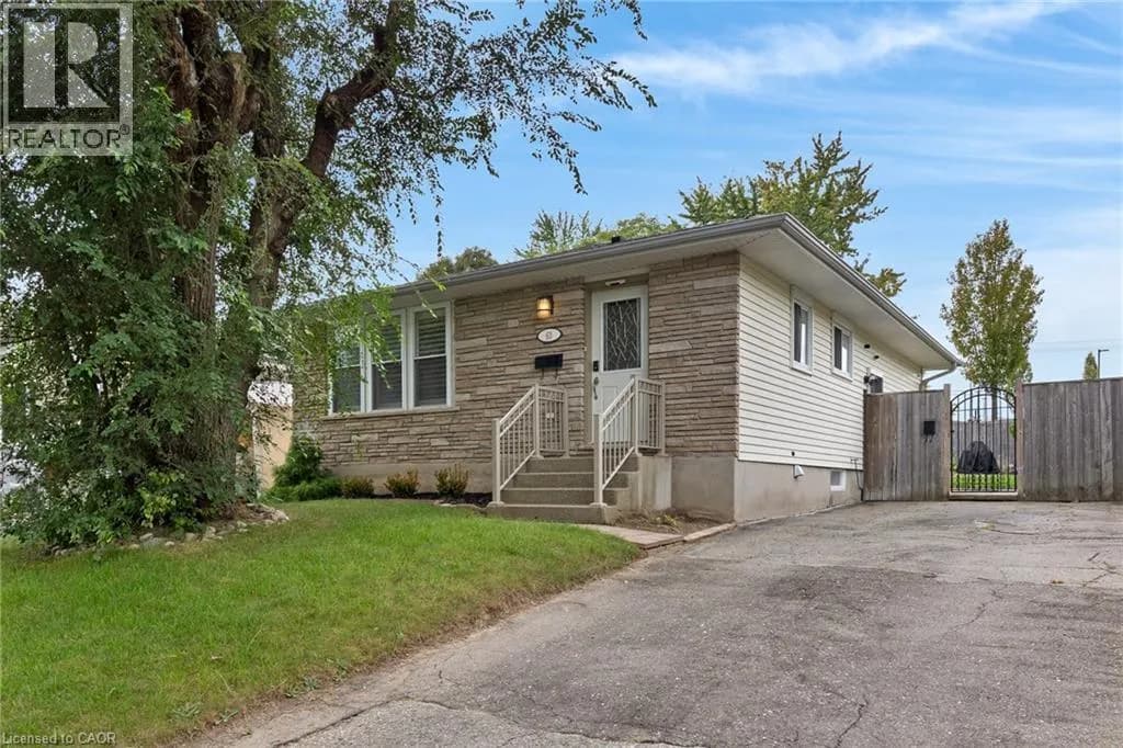 63 CEDARHILL Crescent — photo 2 of 47