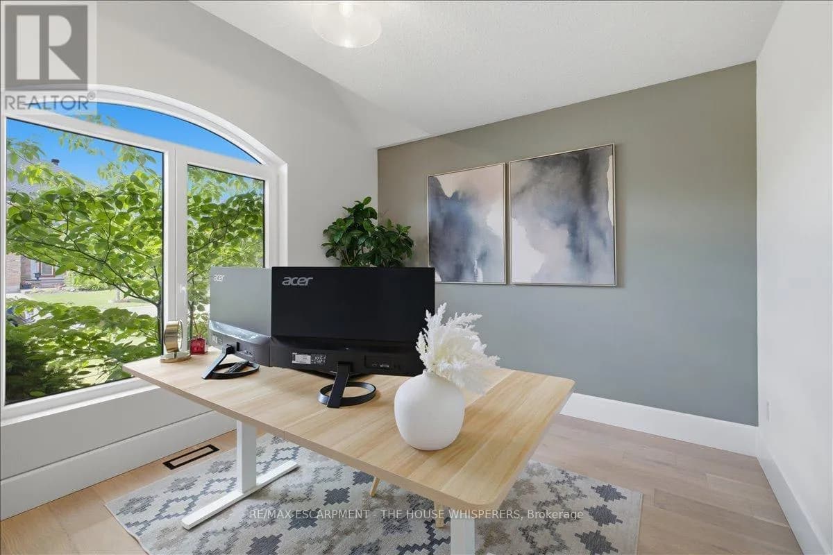 521 FALCONRIDGE CRESCENT — photo 3 of 49