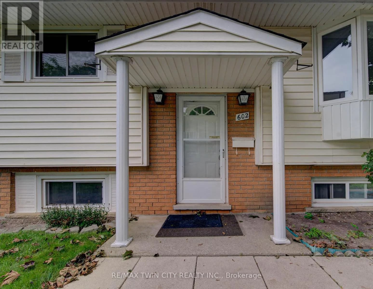 602 HIGHPOINT AVENUE — photo 4 of 33