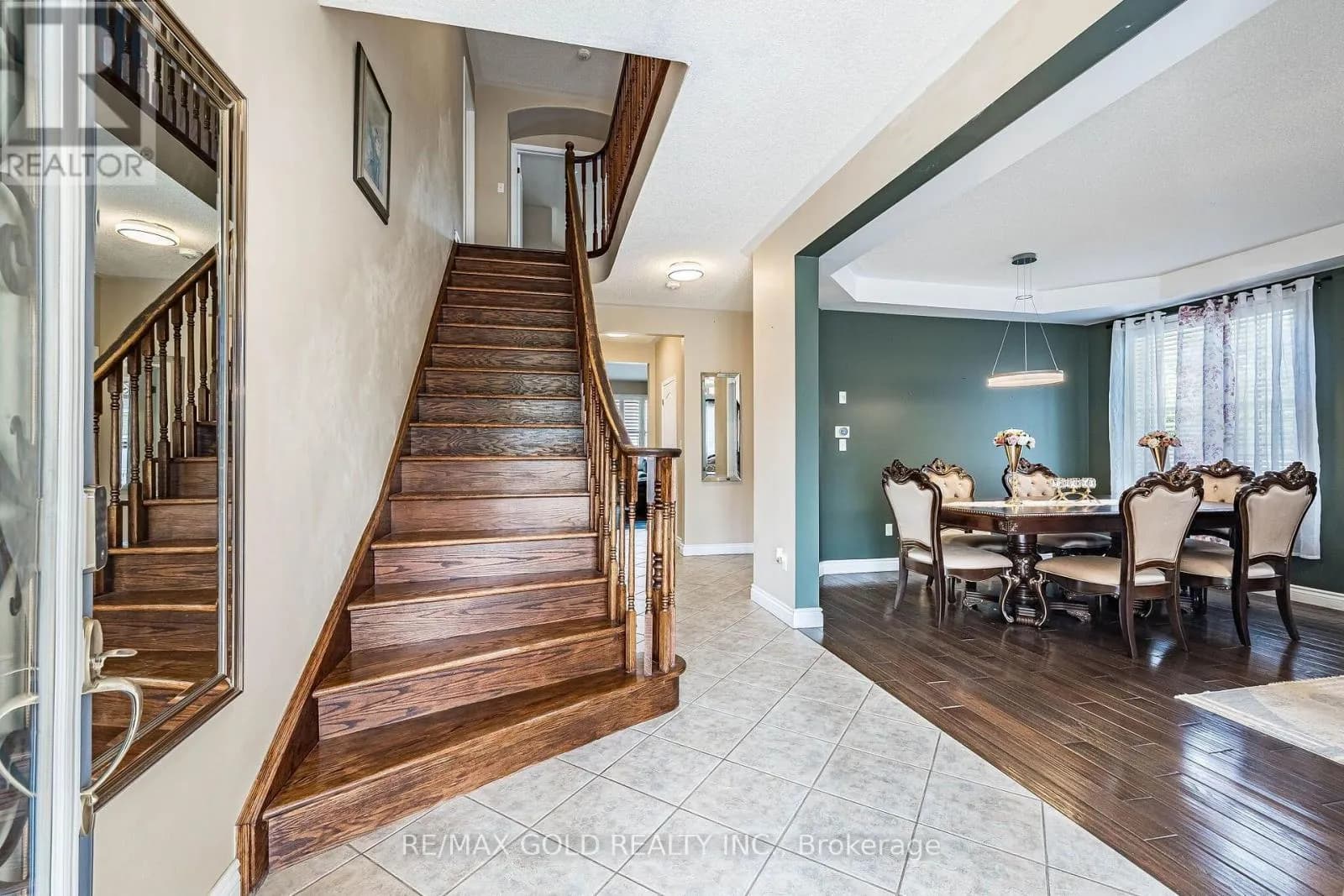 119 GLAZEBROOK CRESCENT — photo 4 of 42